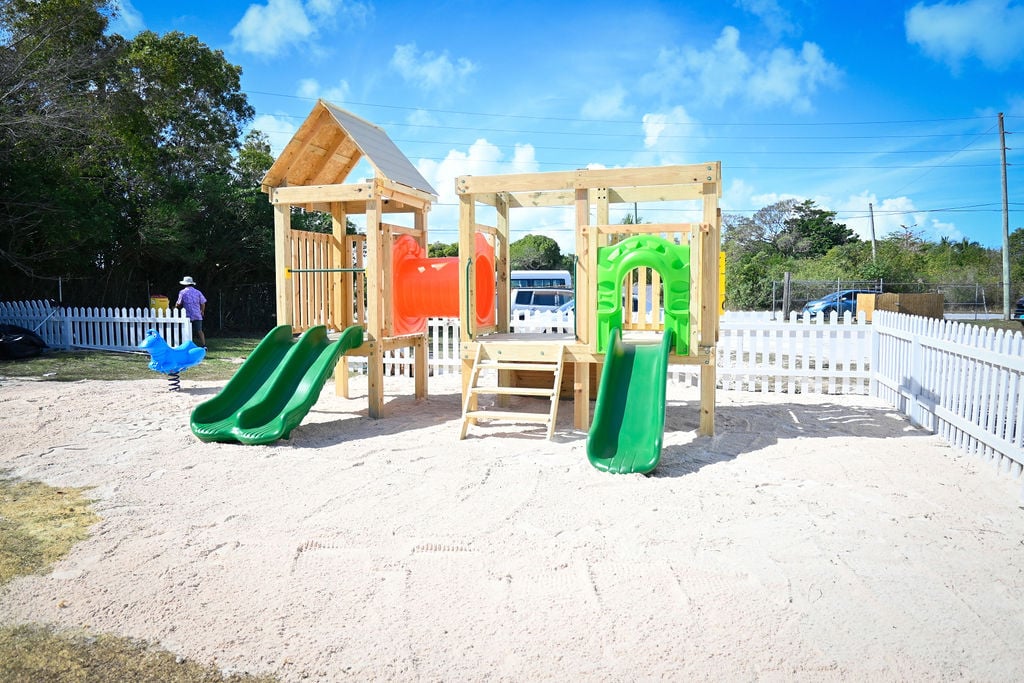 2025_Bahamas_Rock Sound Primary6706