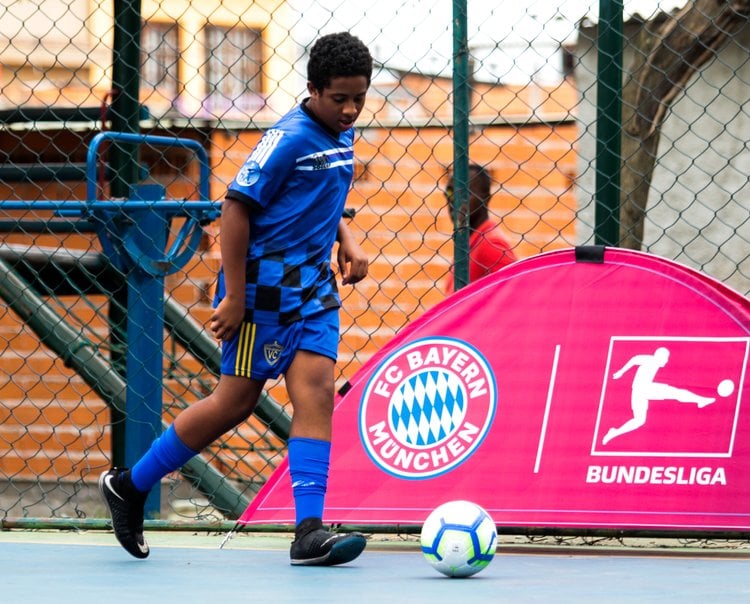 FC Bayern Munich join forces with love.fútbol to deliver coaching session to kids