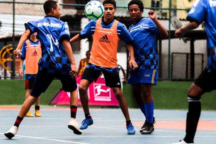FC Bayern Munich join forces with love.fútbol to deliver coaching session to kids