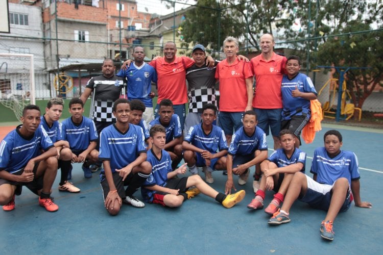 FC Bayern Munich join forces with love.fútbol to deliver coaching session to kids