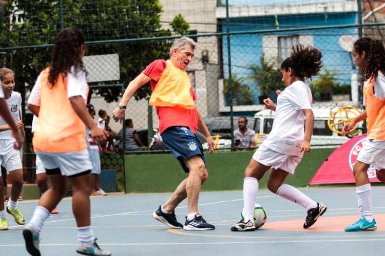 FC Bayern Munich join forces with love.fútbol to deliver coaching session to kids
