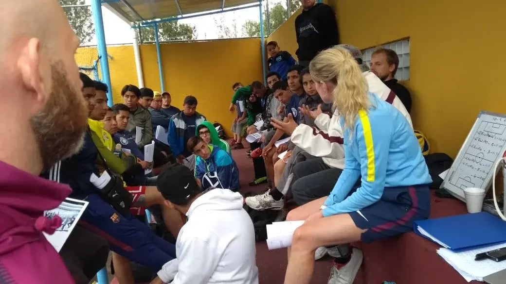 City in the Community coaches trained Young Leaders from El Coyol, Mexico City